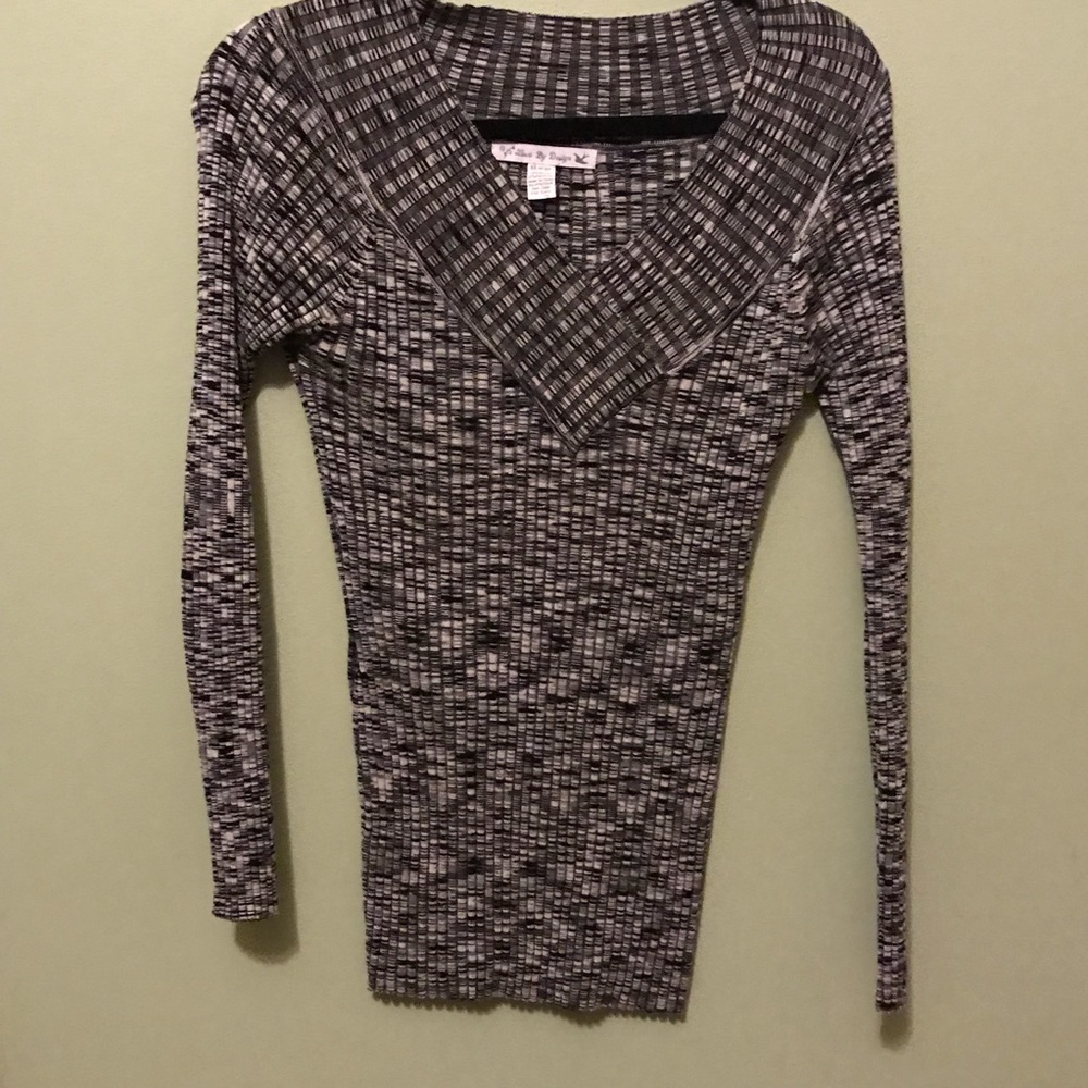 Love By Design woman’s gray sweater.